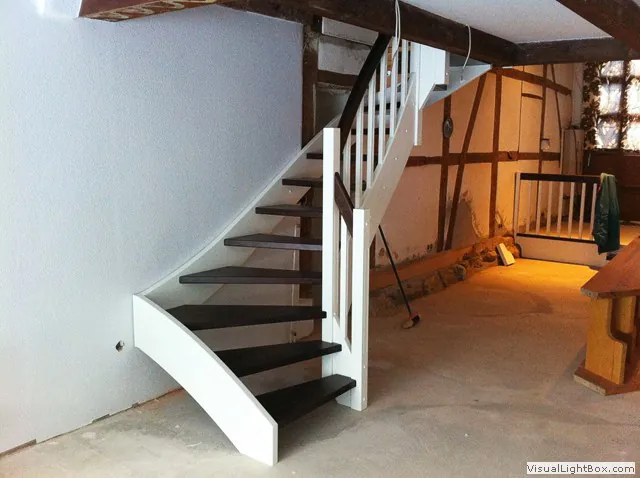 Maßgefertigte Holztreppe